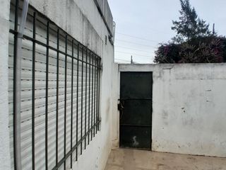 Foto 52 de Casa apta comercial sobre colectora con carteles de publicidad