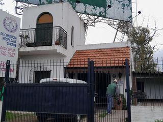 Foto 15 de Casa apta comercial sobre colectora con carteles de publicidad