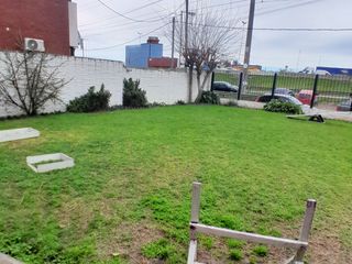 Foto 31 de Casa apta comercial sobre colectora con carteles de publicidad
