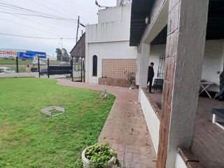 Foto 30 de Casa apta comercial sobre colectora con carteles de publicidad
