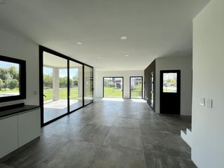 Foto 3 de CASA, VENTA, SAN MATIAS, AREA 4, LOTE AL 900