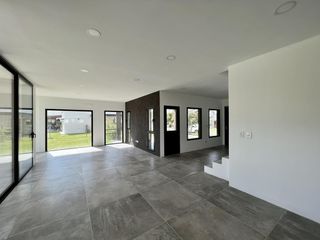 Foto 5 de CASA, VENTA, SAN MATIAS, AREA 4, LOTE AL 900