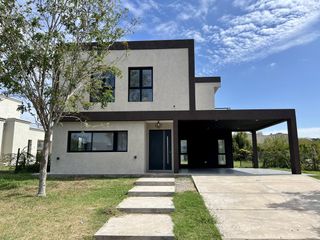 Foto 2 de CASA, VENTA, SAN MATIAS, AREA 4, LOTE AL 900