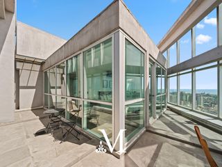Foto 1 de Venta- Penthouse- Torre Bellini - PISO 44 - 3 ambientes- Vista al rio  - 2 cocheras