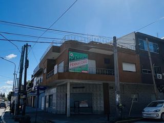 Foto 1 de DEPARTAMENTO 4 AMB SOBRE AVENIDA
