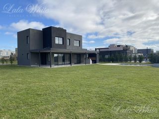 Foto 37 de Casa en venta con renta en Lagos de Canning