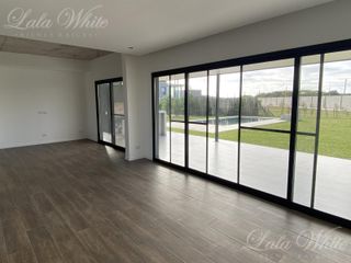 Foto 6 de Casa en venta con renta en Lagos de Canning