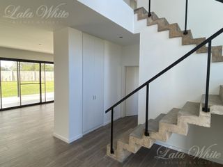 Foto 4 de Casa en venta con renta en Lagos de Canning