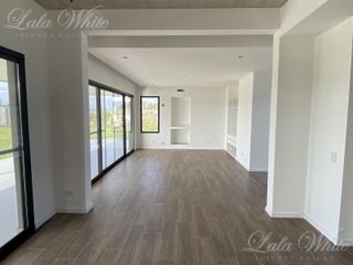 Foto 5 de Casa en venta con renta en Lagos de Canning