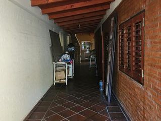 Foto 11 de Casa en  Avenida Centenario con Local Comercial al Frente