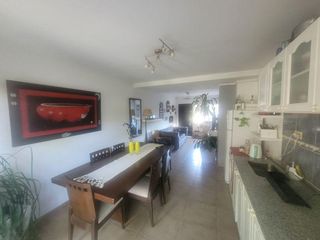 Foto 7 de Duplex en Gonnet con Cochera y amplio jardin