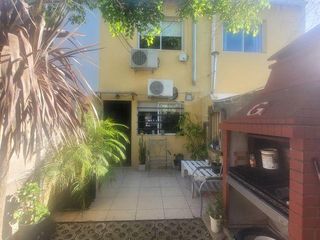 Foto 26 de Duplex en Gonnet con Cochera y amplio jardin