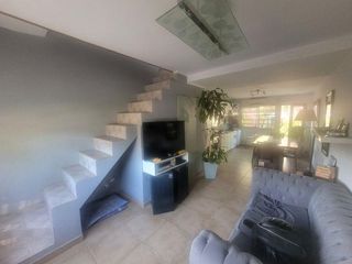 Foto 13 de Duplex en Gonnet con Cochera y amplio jardin