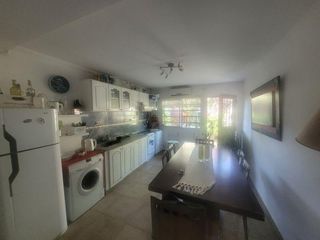 Foto 9 de Duplex en Gonnet con Cochera y amplio jardin
