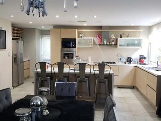 Foto 8 de Casa venta - 3 dormitorios 4 baños - 1000mts2 totales - Álamo Alto