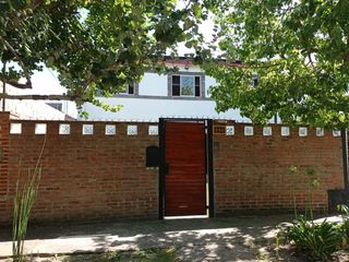 Foto 2 de Casa en venta - 5 dormitorios 2 baños - 208mts2 - Villa Elisa [FINANCIADO]