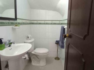 Foto 9 de Se vende espectacular casa esquinera en el exclusivo sector de Alhambra