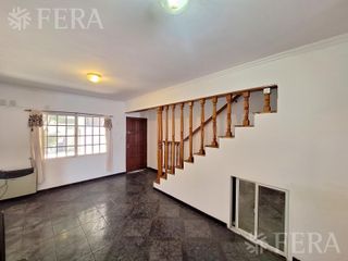 Foto 1 de Venta de PH 3 ambientes con cochera en Wilde