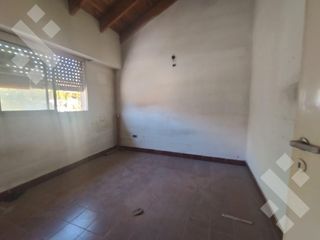 Foto 10 de En Venta Duplex   Dpto.  a Refaccionar - San Martin 4.100 Bº  Canal V - Neuquén