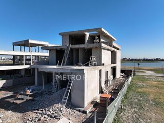 Foto 7 de Casa en venta al lago con 5 habitaciones en suite en Los Puentes, Nordelta