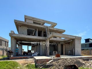 Foto 1 de Casa en venta al lago con 5 habitaciones en suite en Los Puentes, Nordelta