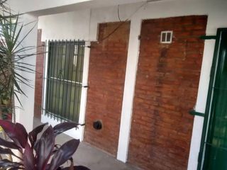 Foto 2 de Casa en venta - 1 Dormitorio 1 Baño - 300Mts2 - Melchor Romero