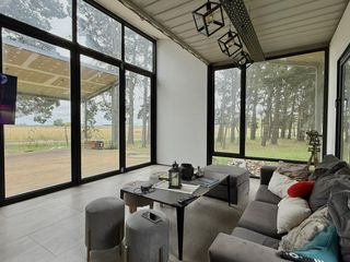 Foto 2 de Moderna casa en barrio Pinares, Santa Clara