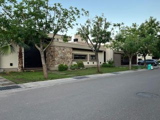 Foto 1 de Casa en  Barrio Privado La Bajada