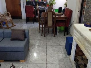 Foto 2 de Venta Departamento 4 Amb. en L. del Mirador - Muy Buen Estado S/Av. Mosconi