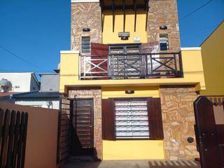 Foto 1 de Triplex en venta - 3 Dormitorios 2 Baños - 108Mts2 - Mar del Tuyú