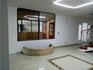 Foto 2 de La Mena, Local Comercial en Renta, 500m2, 15 Ambientes
