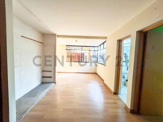 Foto 2 de ALQUILO OFICINA -CONSULTORIO-LOCAL EN LINCE 100 M2 PISO 2