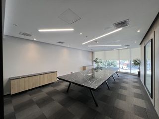 Foto 5 de ESPECTACULAR OFICINA AMOBLADA EDIFICIO A+ EN ALQUILER EN MIRAFLORES