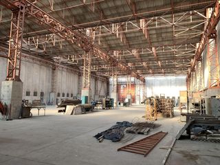 Foto 2 de Excelente establecimiento industrial de aproximadamente unos 3000 m2 cubiertos