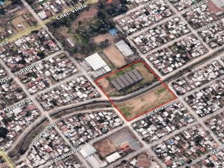 Foto 1 de Excelente establecimiento industrial de aproximadamente unos 3000 m2 cubiertos