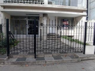 Foto 2 de Sobre Bv. Oroño y Rioja Rosario Venta Local Consultorios Oficinas Impecable Patio
