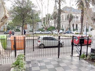 Foto 25 de Sobre Bv. Oroño y Rioja Rosario Venta Local Consultorios Oficinas Impecable Patio