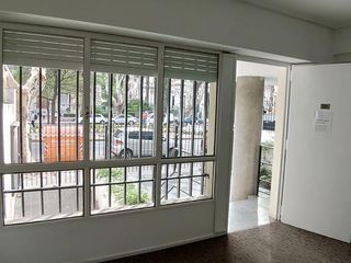 Foto 17 de Sobre Bv. Oroño y Rioja Rosario Venta Local Consultorios Oficinas Impecable Patio