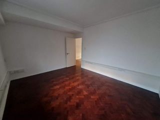 Foto 9 de Sobre Bv. Oroño y Rioja Rosario Venta Local Consultorios Oficinas Impecable Patio