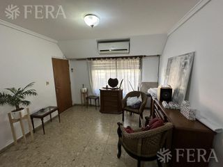 Foto 2 de Venta PH de 4 ambientes con cochera y jardin en Quilmes