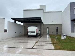 Foto 2 de Colinas de Manantiales * Casa 2 dorm * Terreno 250m2 * A estrenar
