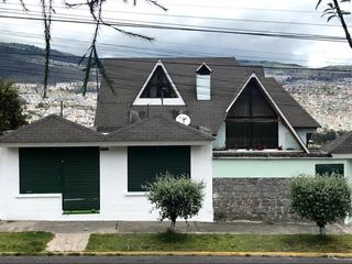 Foto 1 de VENTA O RENTA CASA COMERCIAL 311 M2 sobre Av. Diego de Vásquez. A.Ly.B.aqt