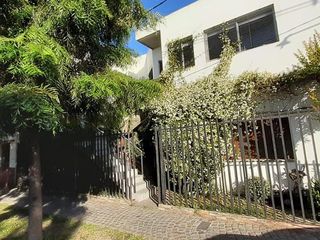 Foto 2 de Casa en venta - 5 dormitorios 3 baños - 140mts2 - Ringuelet
