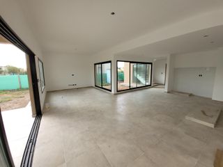 Foto 9 de Puertos - Acacias | Venta | Casa a estrenar de 5 ambientes en lote interno