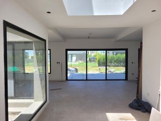 Foto 7 de Puertos - Acacias | Venta | Casa a estrenar de 5 ambientes en lote interno