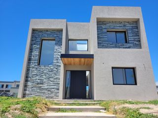 Foto 1 de Puertos - Acacias | Venta | Casa a estrenar de 5 ambientes en lote interno