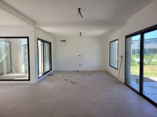 Foto 3 de Puertos - Acacias | Venta | Casa a estrenar de 5 ambientes en lote interno