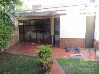 Foto 25 de Casa alquiler o venta Santa Genoveva, 3 dormitorios, 3 baños, quincho-garaje y jardín
