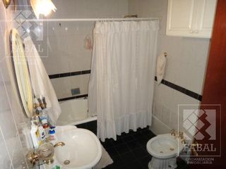 Foto 21 de Casa alquiler o venta Santa Genoveva, 3 dormitorios, 3 baños, quincho-garaje y jardín