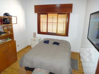 Foto 18 de Casa alquiler o venta Santa Genoveva, 3 dormitorios, 3 baños, quincho-garaje y jardín